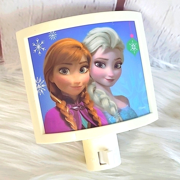 Disney Frozen Elsa & Anna Plug In Night Light - Picture 1 of 13